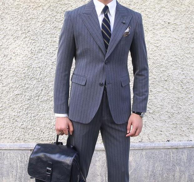 西服定做的過程涉及到多個(gè)重要的環(huán)節(jié)和步驟，